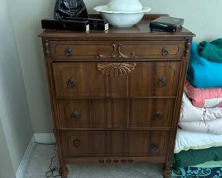 Antique dresser matches full size bed
