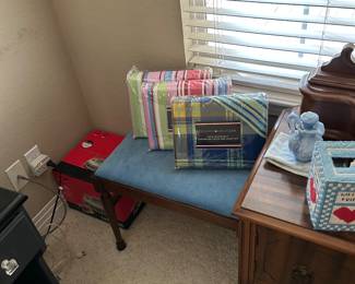 Vanity seat
Sheets