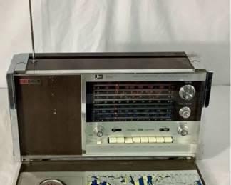 Ross Electronics Corp. Model RE-8000 Portable "World Master" 8 Band Radio Receiver