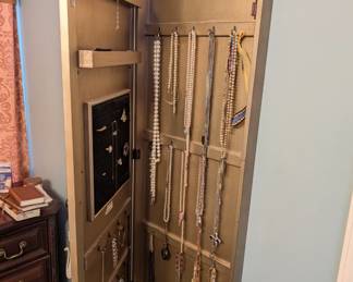 Jewelry storage 