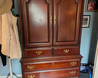 Mahogany chest/cabinet 