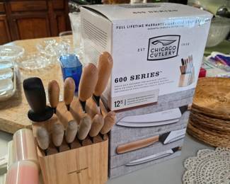 Chicago Cutlery 600 Series 12-piece knife set with a wood block.