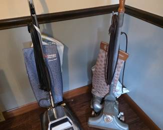 Kirby Vacuum Dual Sanitronic Vacuum Cleaner Working Vintage
Sanitaire Heavy Duty commercial upright vacuum cleaner working condition. 