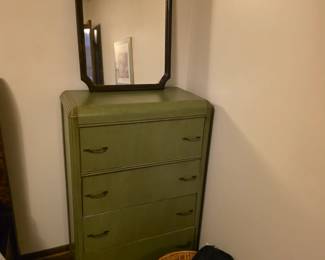 Antique chest of drawers. 