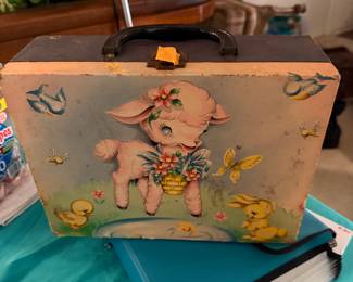 Vintages 1950’s Dolly Lamb suitcase