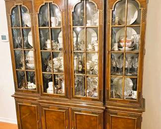 Drexel Heritage Cabinet $350 for immediate purchase
71" long x 16" deep x 90" tall in 2 pieces