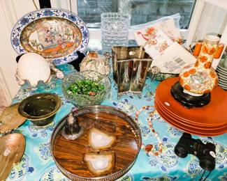 Plates, platters, vases, plates and decor