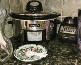 Kitchen: blenders and crock pot