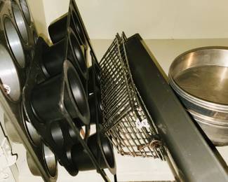 Baking molds and cake pans