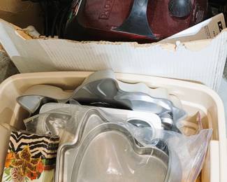 Cake pan molds