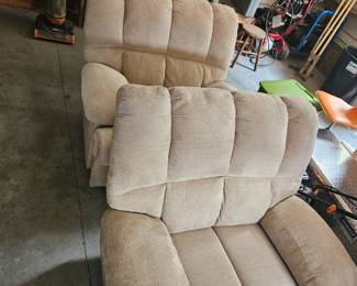 creme recliners, amazing shape