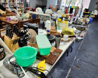 Vintage and newer kitchenalia.