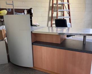 Countertop station (front view).
