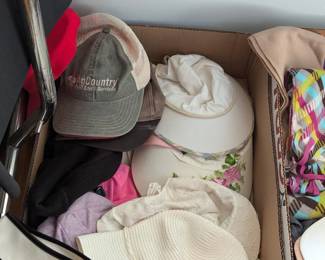 CLOTHES LOTS OF VERY NICE WOMEN & MENS CLOTHING SIZE - LARGE TO 3X 