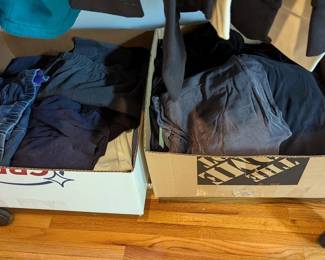 CLOTHES LOTS OF VERY NICE WOMEN & MENS CLOTHING SIZE - LARGE TO 3X 