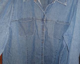 CLOTHES LOTS OF VERY NICE WOMEN & MENS CLOTHING SIZE - LARGE TO 3X 