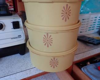 VINTAGE TUPPERWARE