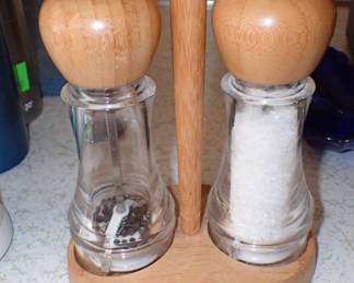 SALT & PEPPER