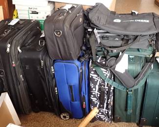 LOTS OF LUGGAGE & COMPUTER BAGS