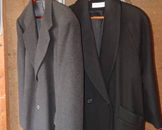 CLOTHES LOTS OF VERY NICE WOMEN & MENS CLOTHING SIZE - LARGE TO 3X 