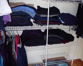 CLOTHES LOTS OF VERY NICE WOMEN & MENS CLOTHING SIZE - LARGE TO 3X CLOTHES