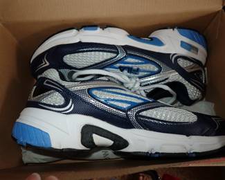 CLOTHES LOTS OF VERY NICE WOMEN & MENS CLOTHING SIZE - LARGE TO 3X  - PLUS SHOES - MANY NEW IN THE BOXES