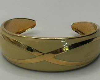Small enamel and gold tone cuff bracelet.
For small wrist.
USA Shipping Only.