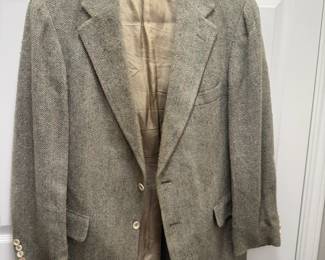 Vintage "Polo University Club by Ralph Lauren" tweed Suit Jacket - Great Vintage Item!
No size in jacket. Measurements are 18" across top of jacket, 22" arm. Probably a 42 or 44 size.
USA Shipping Only.