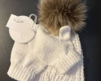 Young Girls Hat & Mittens Set (One Size) - NEW With Tags!
USA Shipping Only.