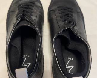 Ladies Black Leather Shoes - Easy to Slip On Shoes - Size 8.
USA Shipping Only.