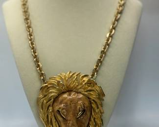 Stand out with this Necklace! Huge Lion (4x3) on Approx. 8 mm chain. Hangs 12".
USA Shipping Only.