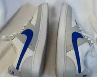 Nike Men's White & Grey Shoes Size 10.5 US.
USA Shipping Only.