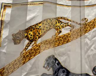 Beautiful Vintage Ladies Leopard Scarf. Measures approximately 39 x 39.
USA Shipping Only.