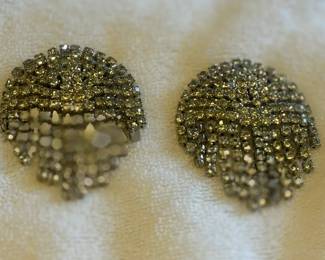 Dazzling Vintage Rhinestone Waterfall Shoe Clips. 2-1/2 x 2".
USA Shipping Only.