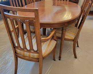 $300- DREXEL HERITAGE GRAND TOUR DINING TABLE WITH 6 CHAIRS(2 CAPTAIN AND 4 SIDE) AND TWO LEAVES