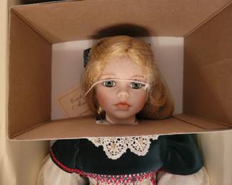 COLLECTIBLE DOLLS