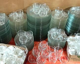 ASSORTED CLEAR GLASS PLATES & CUPS