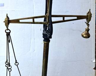 ANTIQUE SCALE 