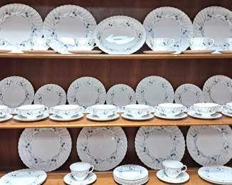 ROYAL DOULTON CHINA LOT