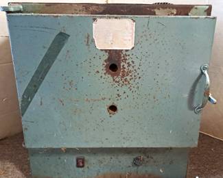 DYNA KILN POTTERY KILN UNTESTED NEEDS NEW CORD