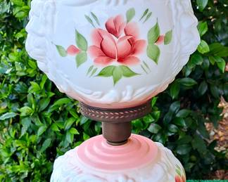 BEAUTIFUL GONE WITH THE WIND LAMP EMBOSSED LION FACES 