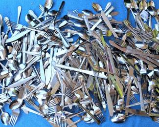 FLATWARE LOT