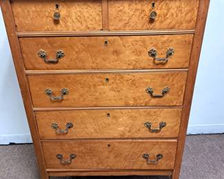 DRESSER