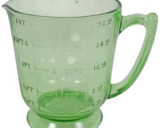 743 - Uranium Green 4 Cup Measurer 6"
