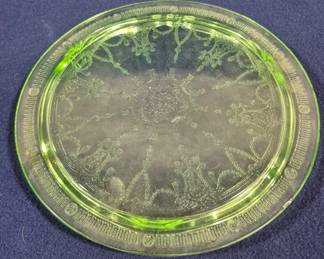 750 - Uranium Green Cameo Depression Ftd Tray