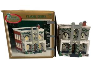 1148 - Dickens Collection Classic Series House 7 x 7 x 7 You are buying a used as-is electric/electronic item. We do not guarantee all components are present, and if it is not expressly stated, it is untested.
