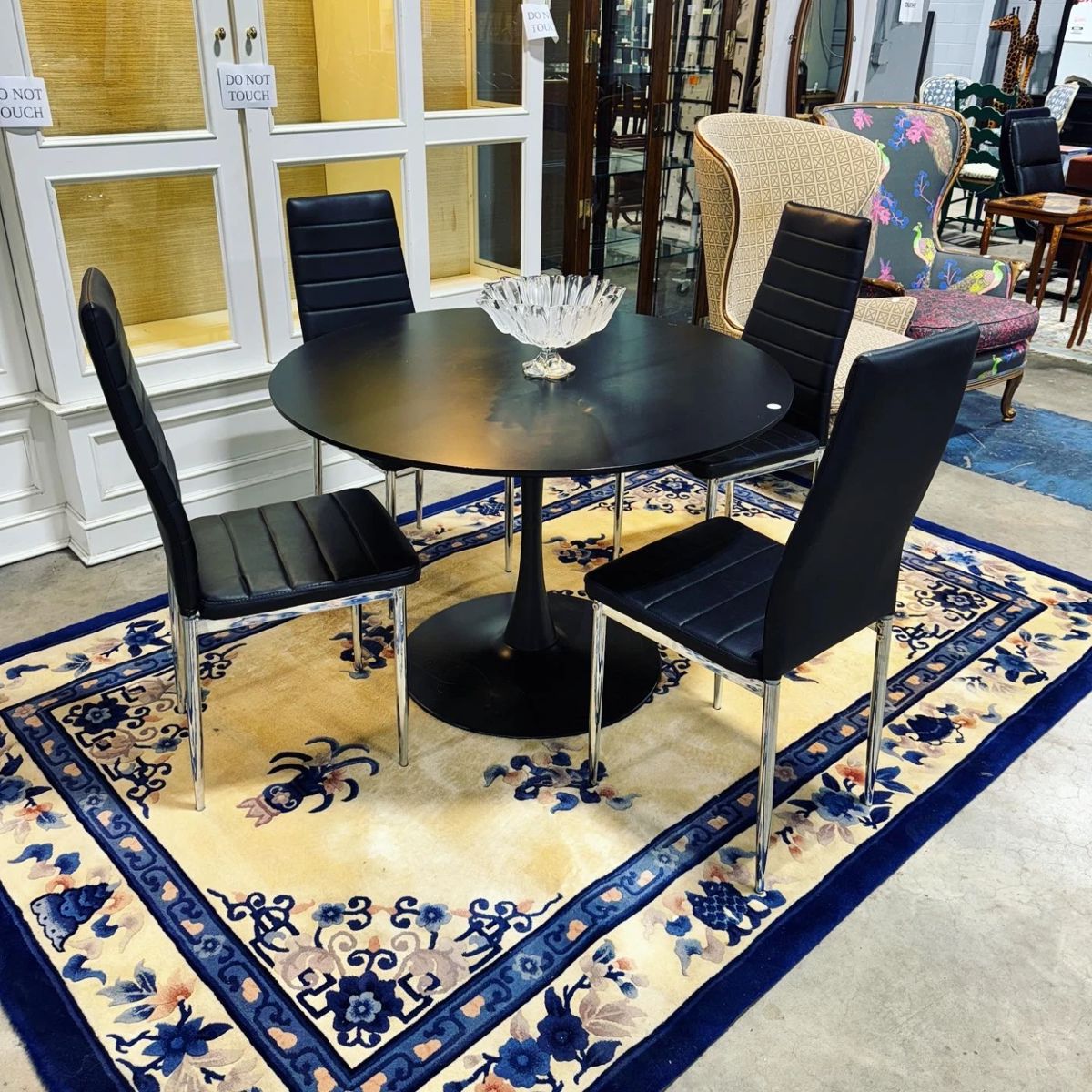 Round Table & Chairs Orlando Estate Auction