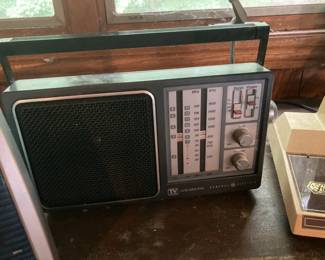 Vintage GE WB/AM/FM Radio