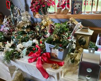 Lots of Christmas Florals to Choose From