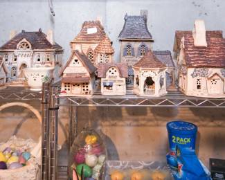 Large Collection Windy Meadows Pottery Buildings